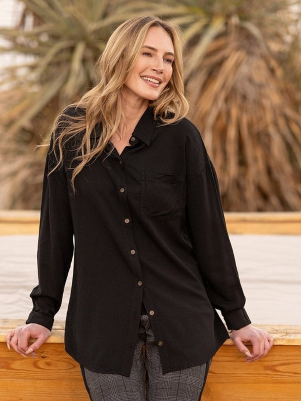 Wearables Women's Black Dusten Button-Down Shirt Blouse Lightweight Large